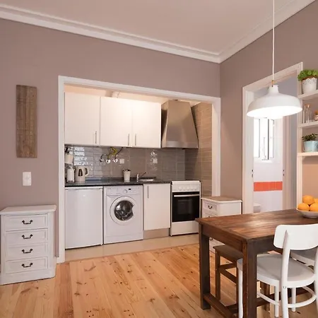 Alfama Bright Lizbona